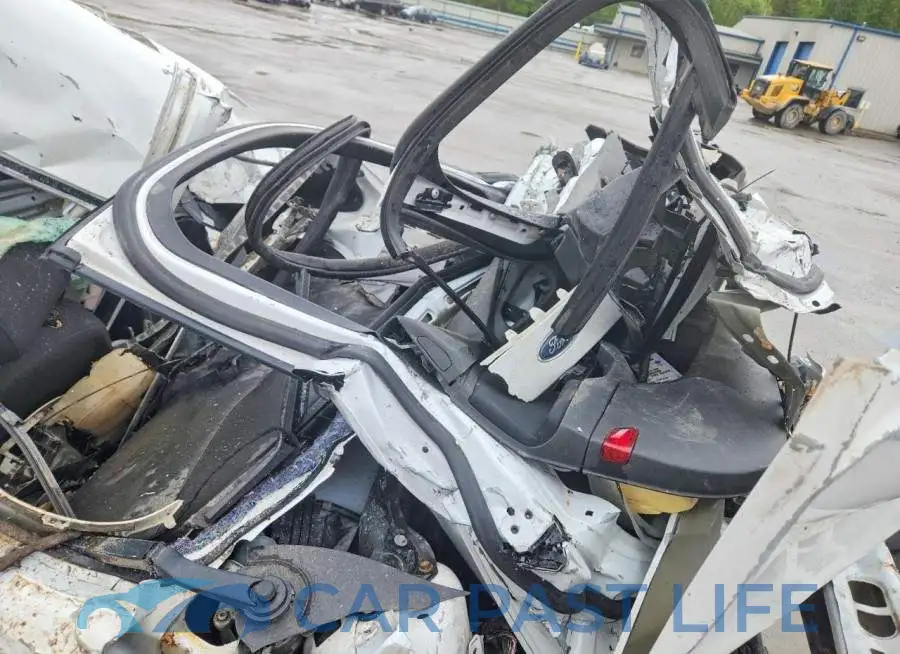 1FADP3E27JL310077# 12