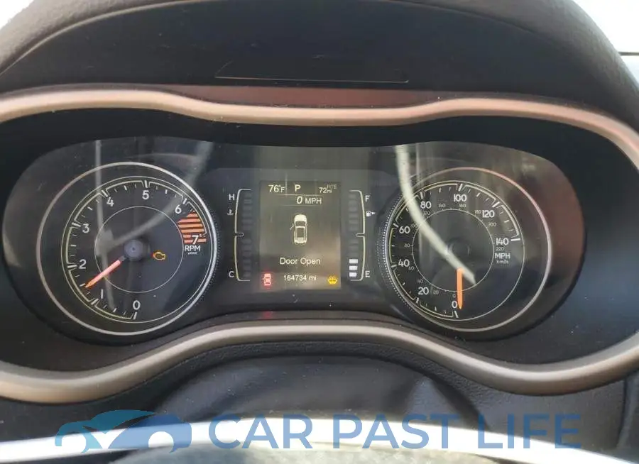 1C4PJLCB3HW592674# 9