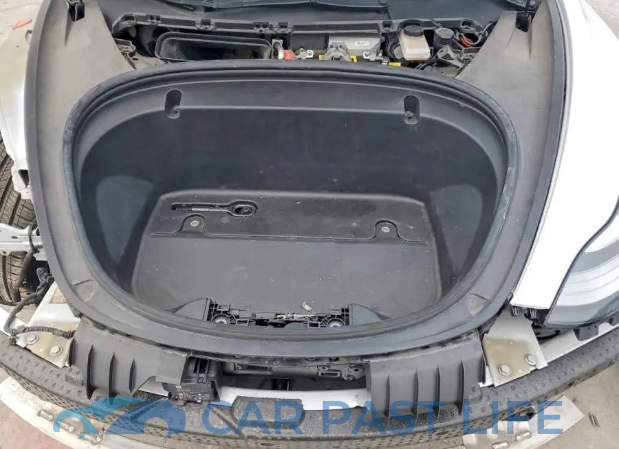 5YJ3E1EAXLF613058# 11