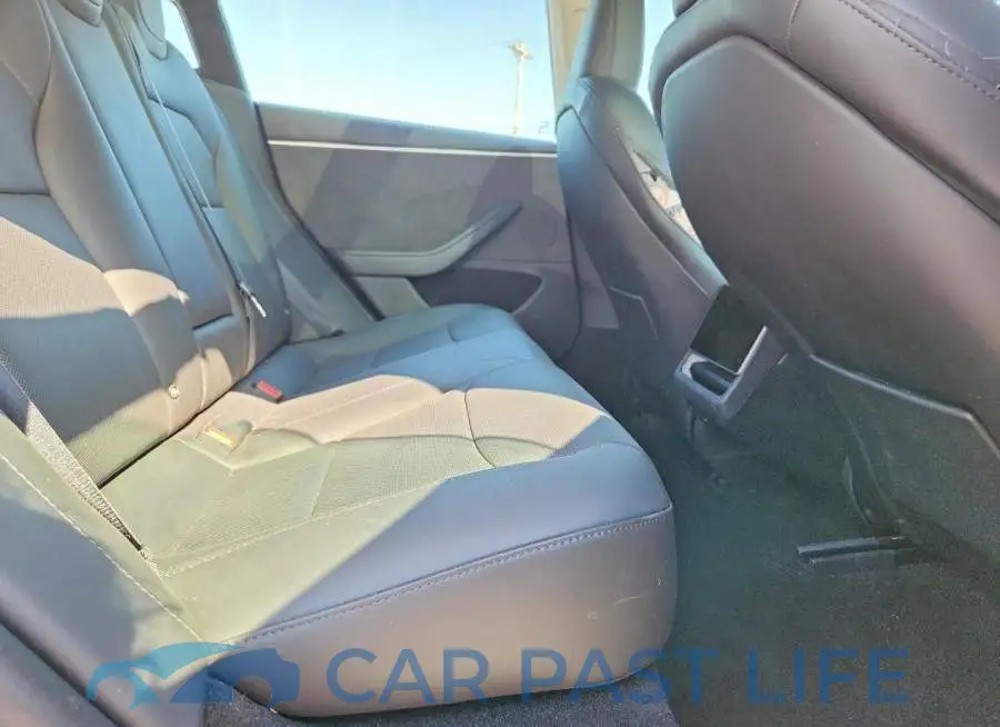 5YJ3E1EB6RF718522# 10