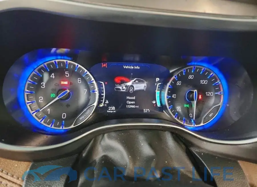 2C4RC1GG4HR810966# 9
