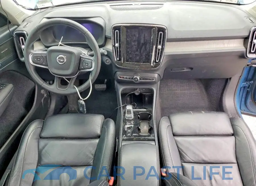 YV4L12UX2P2023689# 8