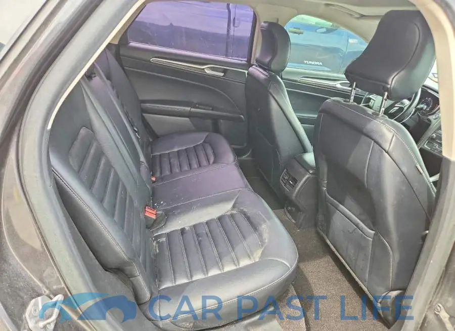 3FA6P0CD8KR113501# 10