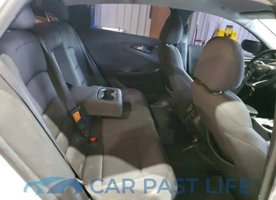 1G1ZD5ST8JF124668# 10