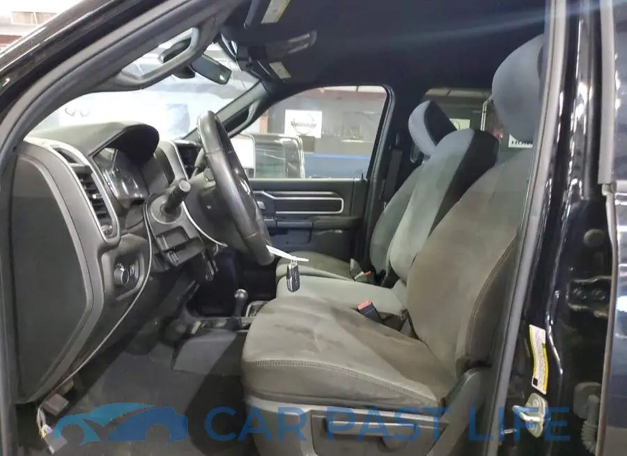 3C7WRTCL4RG110696# 7