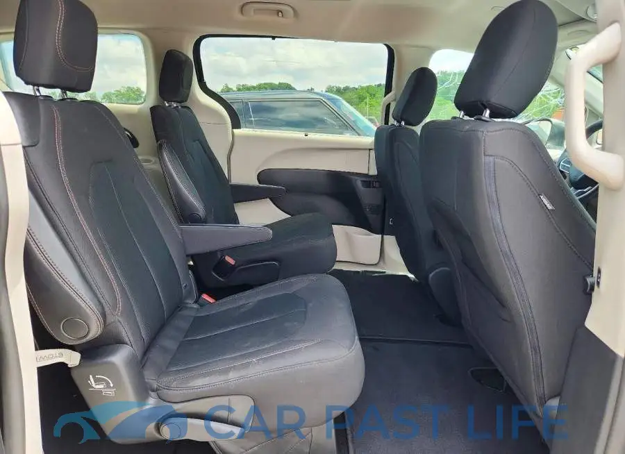 2C4RC1FGXLR102487# 11