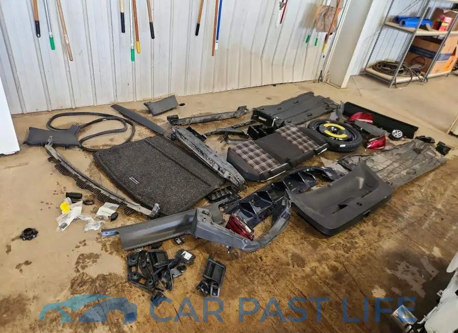 3VW5T7AU6LM006374# 12