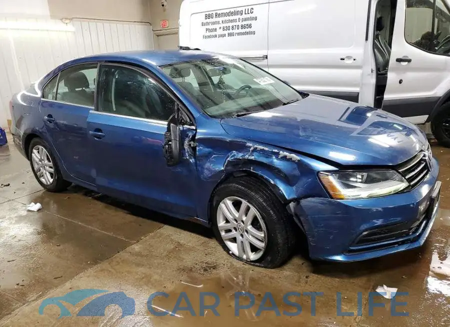 3VW2B7AJ2HM213184# 4