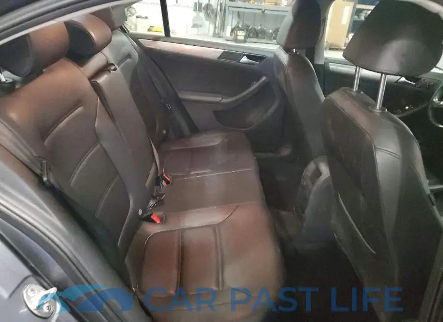 3VWDB7AJ0HM293285# 10