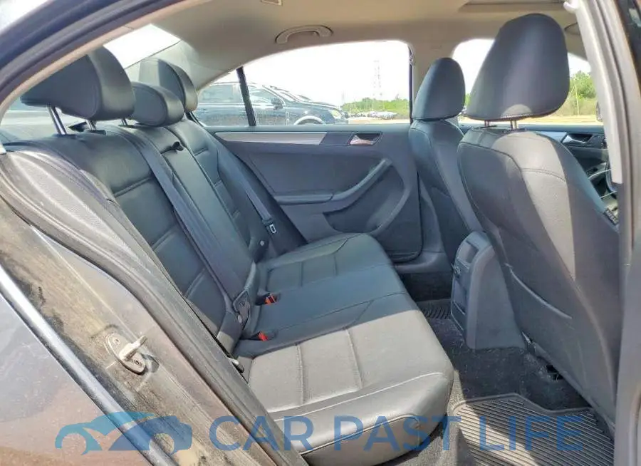 3VWDB7AJXHM273027# 10