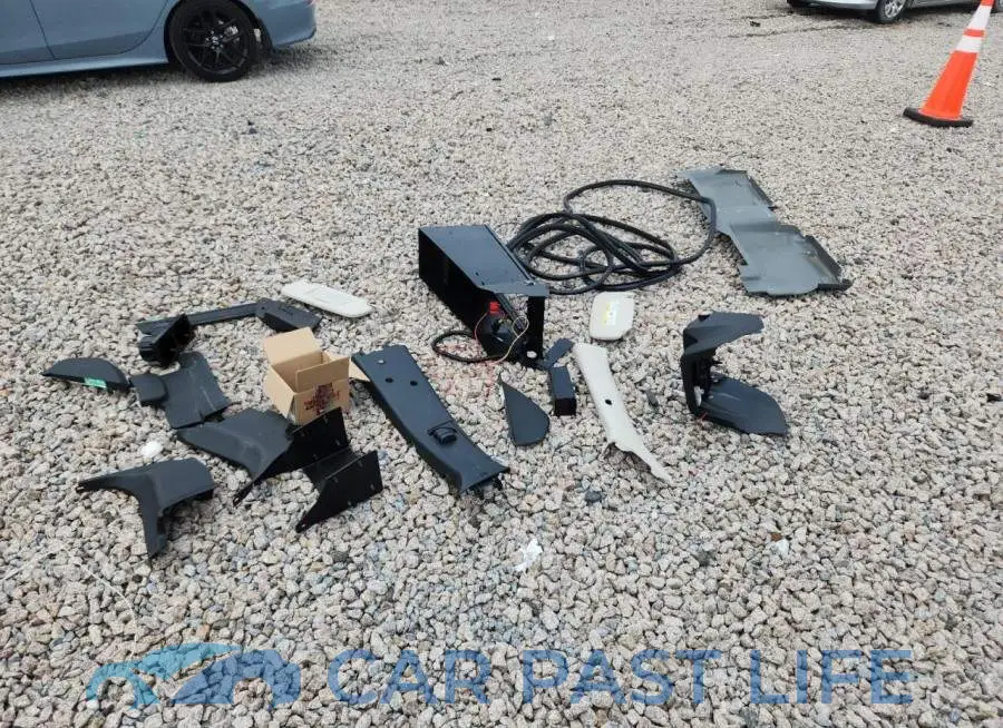 1C4SDJFT7NC195377# 13
