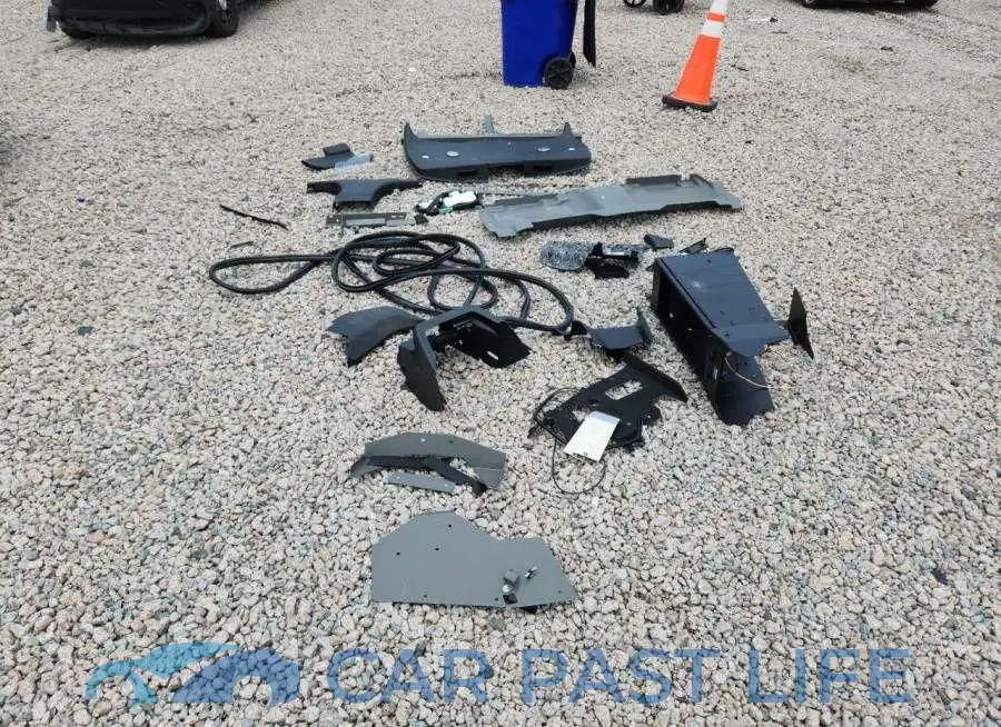 1C4SDJFT9NC195378# 13