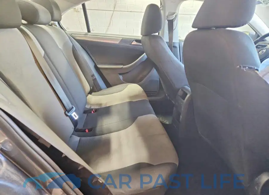 3VW2B7AJ7HM365851# 10