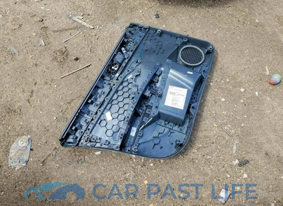 3VW7M7BU3RM032928# 12