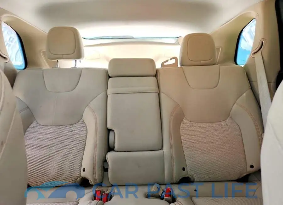 1C4PJLCB7KD203988# 10
