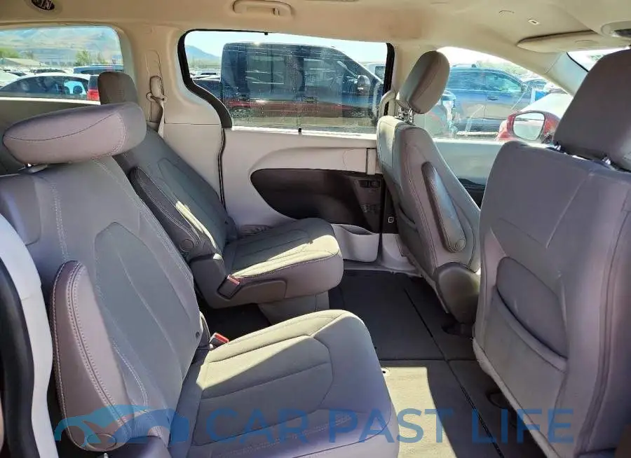 2C4RC1FGXKR559590# 11