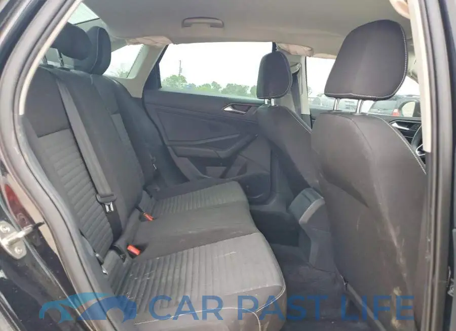 3VW5M7BU5PM010935# 10