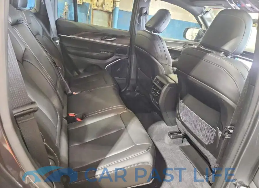 1C4RJHBR9TC261158# 11
