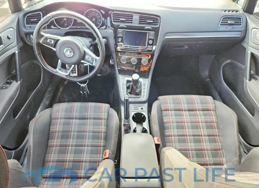 3VW5T7AU4LM004722# 8