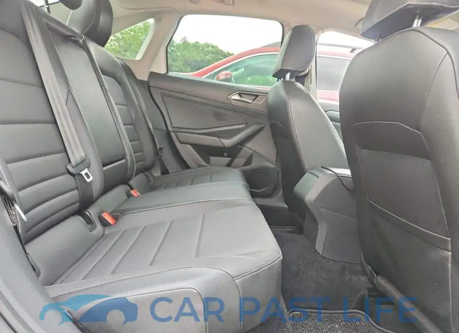 3VW7M7BU0RM032868# 10
