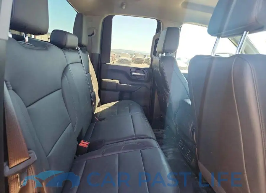 1GT5ULEY2SF318437# 10