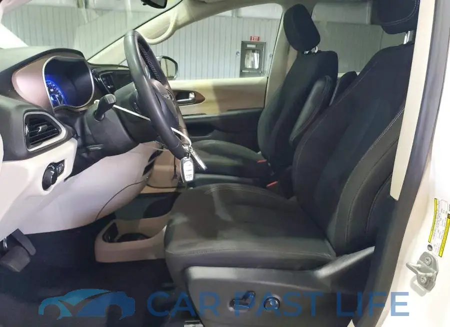 2C4RC1CG6RR195263# 7