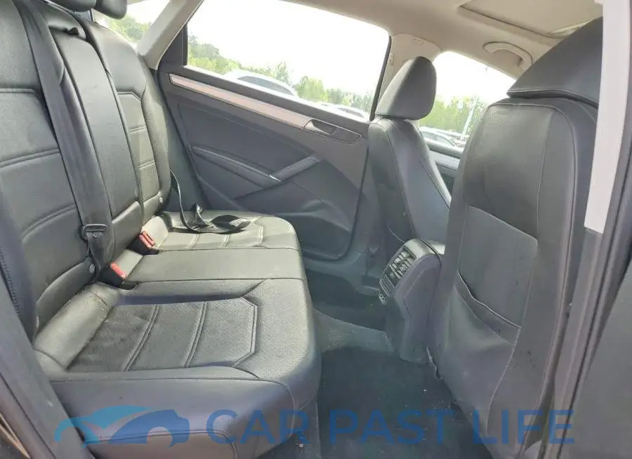 1VWLA7A38KC009085# 10