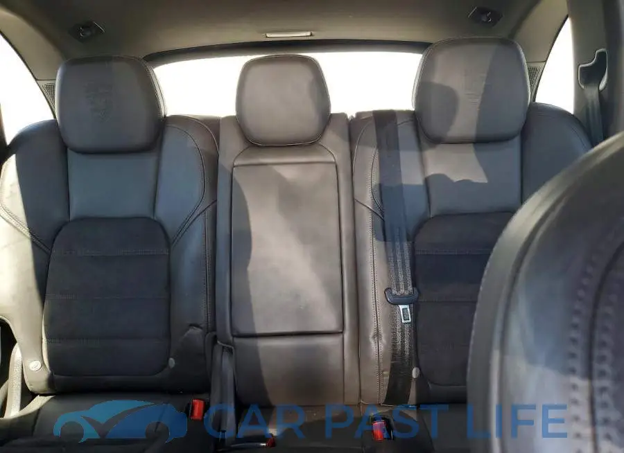 WP1AA2A20JKA01571# 10