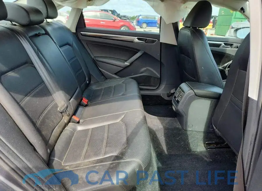1VWMA7A36KC003564# 10