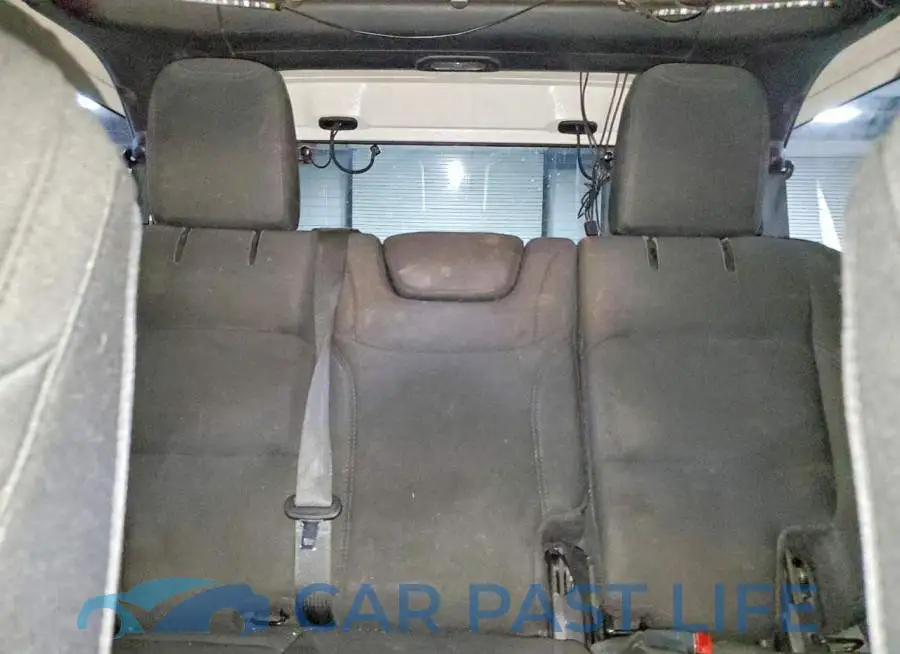 1C4HJXEN4KW535877# 10