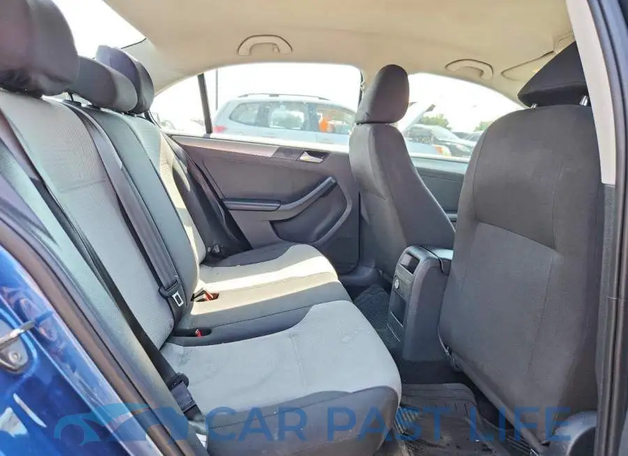 3VW2B7AJ7JM226115# 10