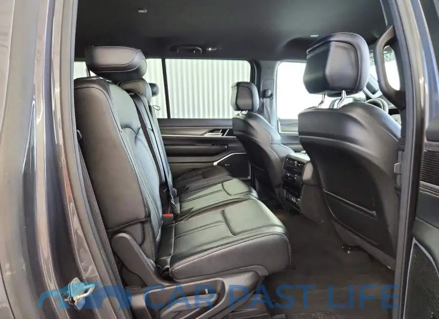 1C4SJSBP4RS131820# 11