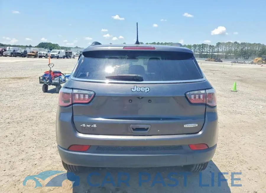 3C4NJDBB2JT481267# 6