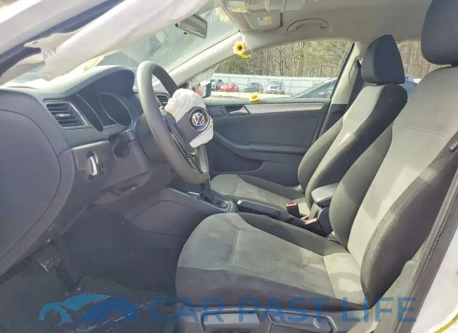3VW2B7AJ9HM225641# 7