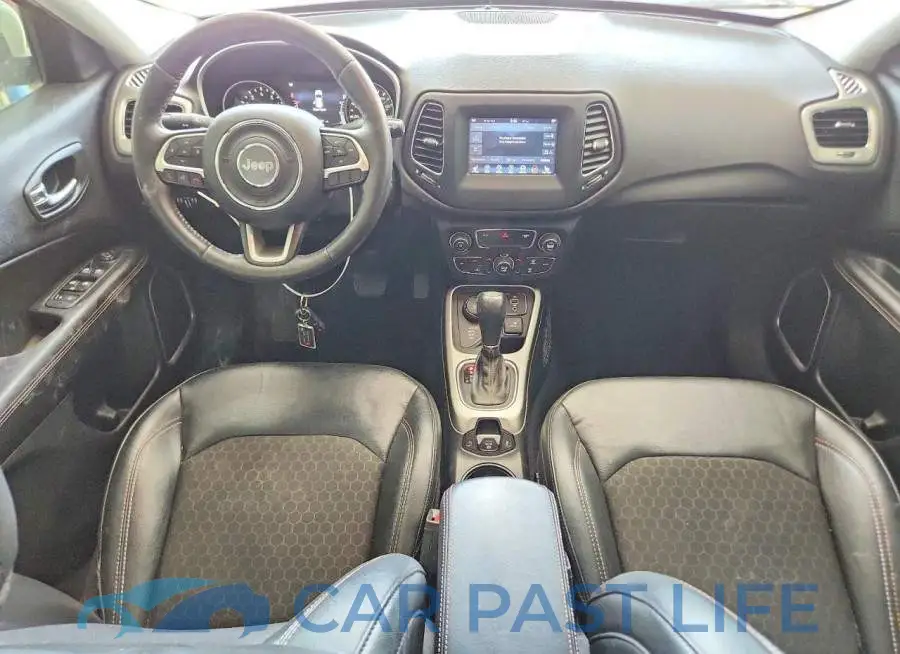 3C4NJDBB8JT455871# 8