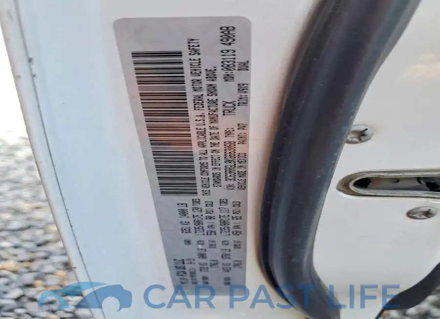 3C63RRGL8KG663068# 12