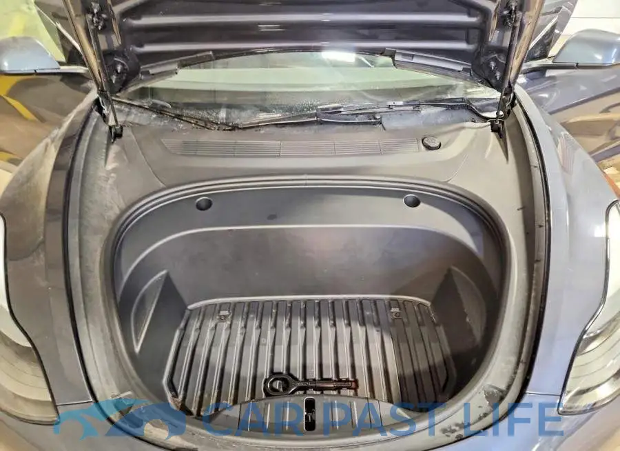 5YJ3E1EAXPF650908# 11