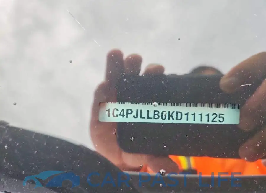 1C4PJLLB6KD111125# 12