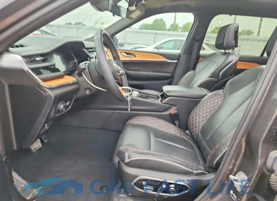 1C4RJKEG3P8770209# 7