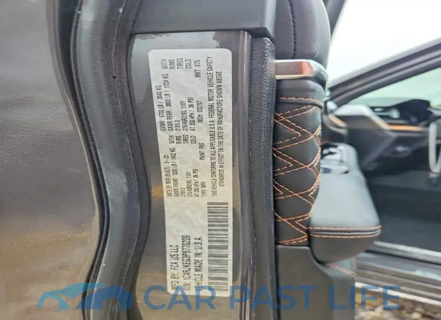 1C4RJKEG3P8770209# 13