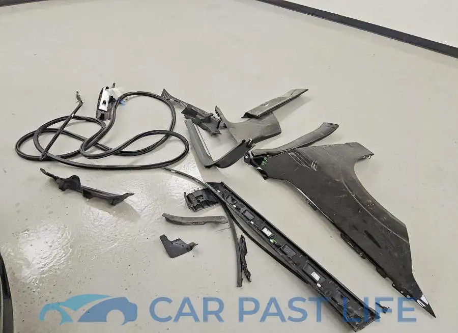 YV4M12RJ3T1423821# 13
