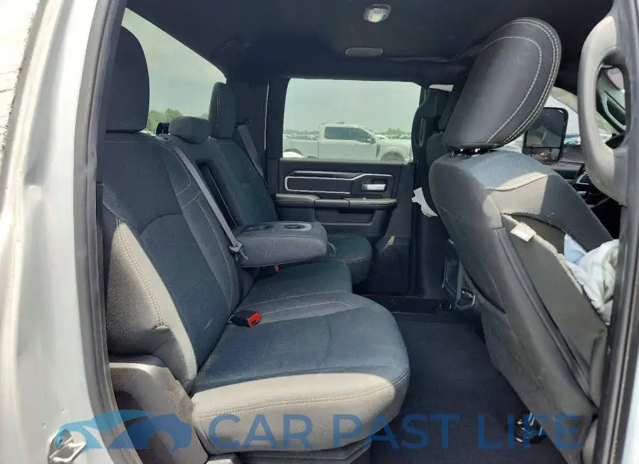 3C6UR5DL6KG619569# 10