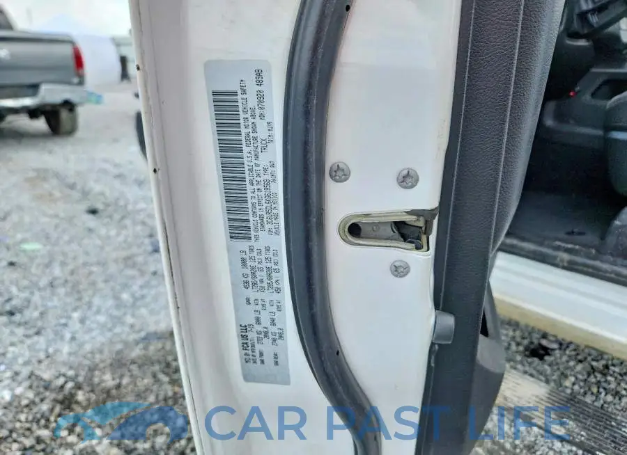 3C6UR5DL6KG619569# 12