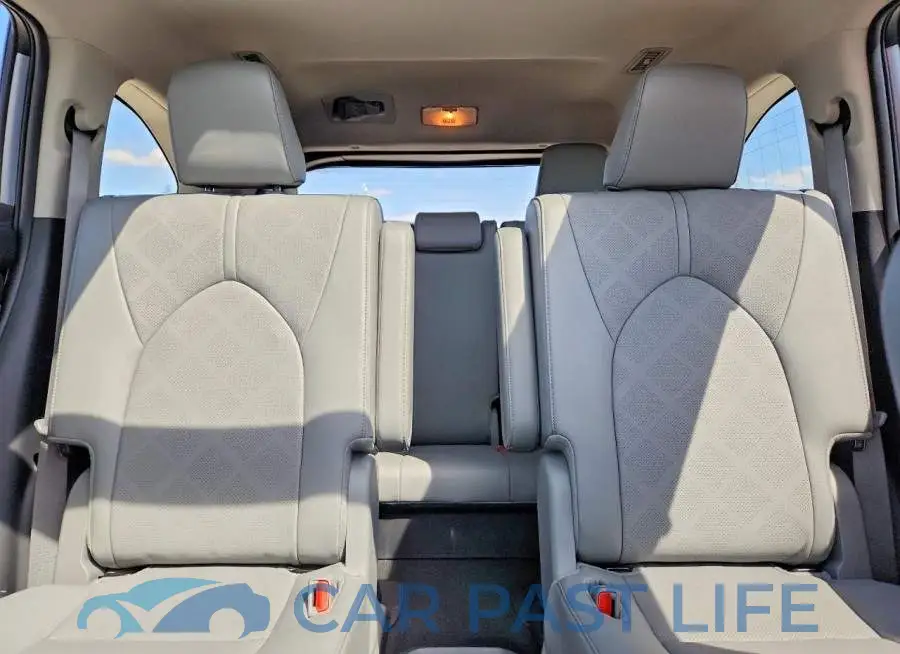 5TDEBRCH2RS606979# 10