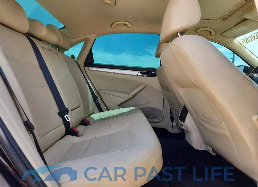 1VWLA7A3XKC009735# 10