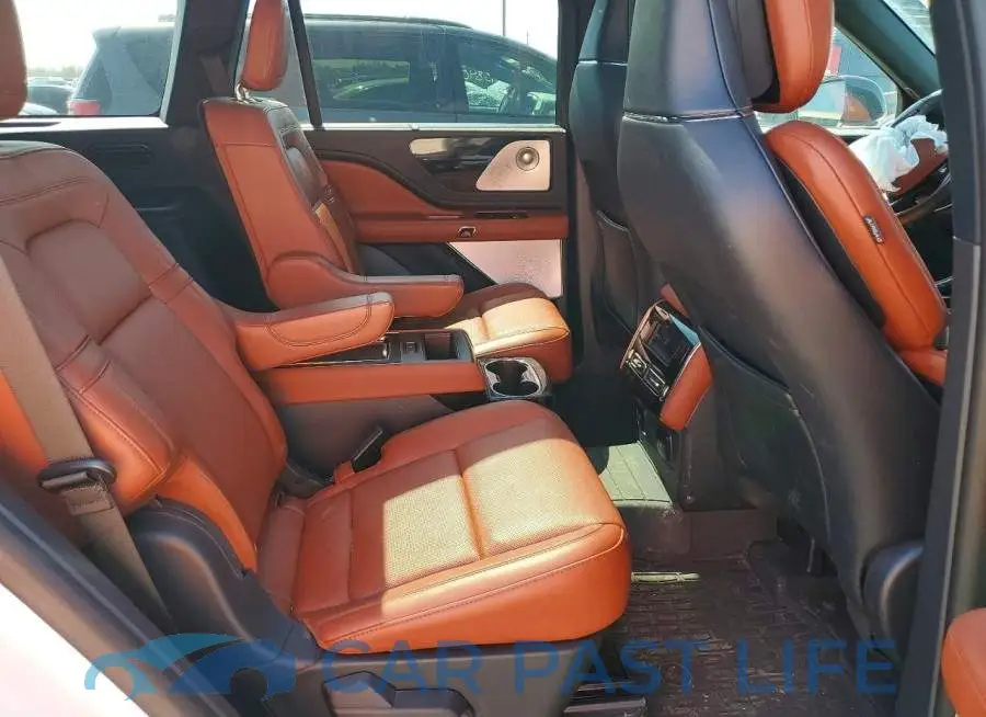 5LM5J7XC9SGL04927# 11