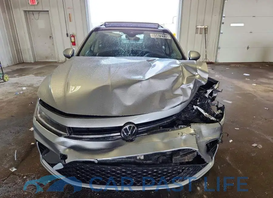 3VW7W7BU9TM001801# 5