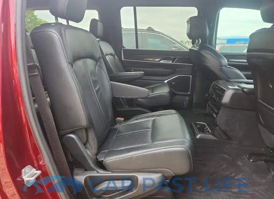 1C4SJVDT8NS141028# 10