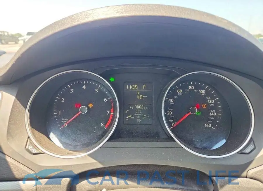 3VW2B7AJ4JM218618# 9