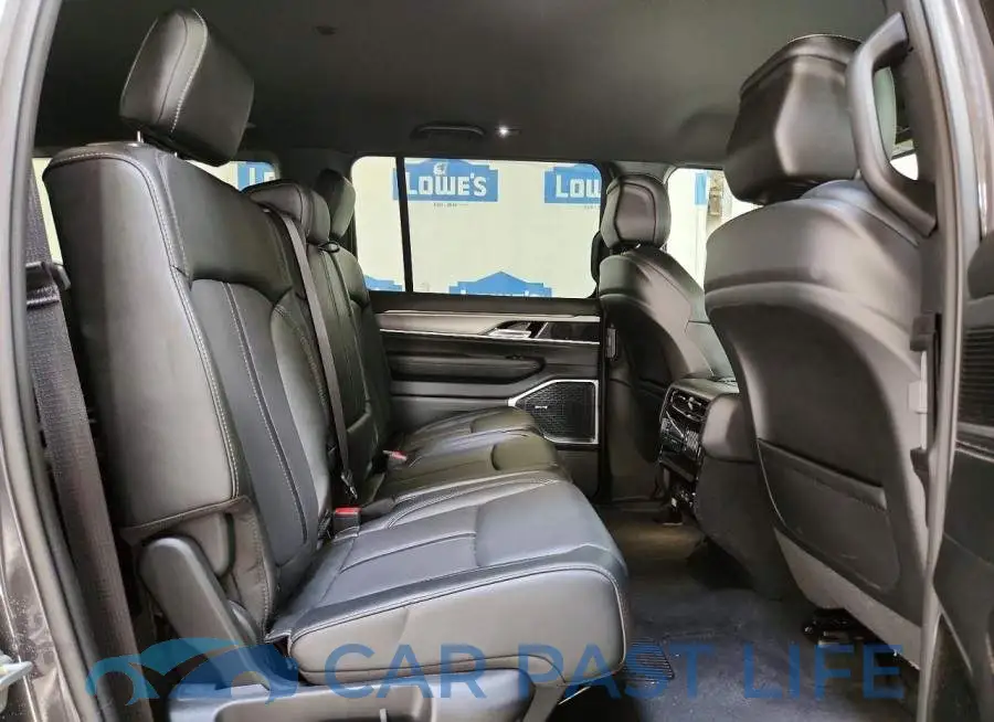 1C4SJVBP7TS161886# 11
